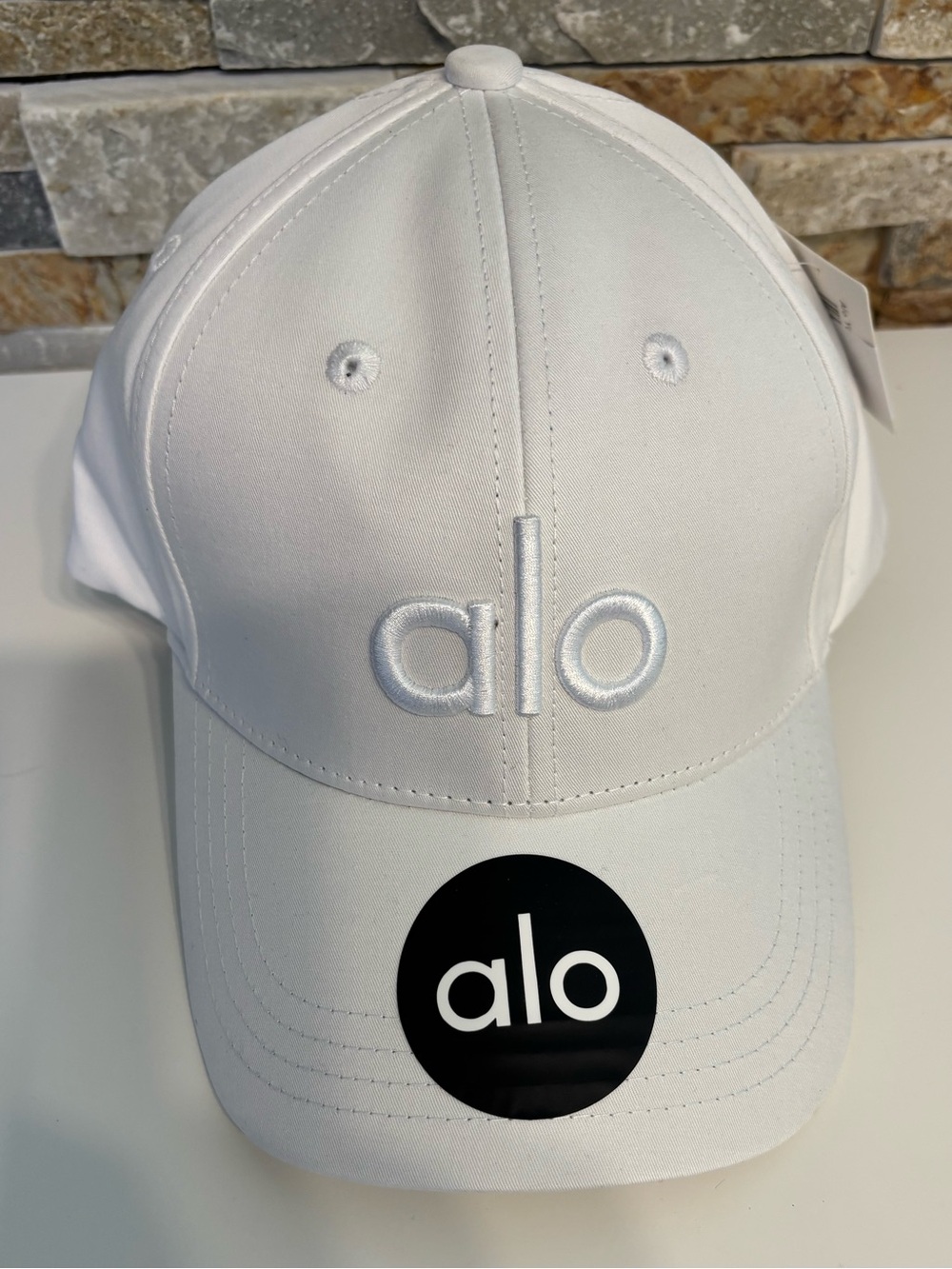 NWT Alo Yoga Off-Duty Cap Bright White Embroidered Logo Hat Adjustable